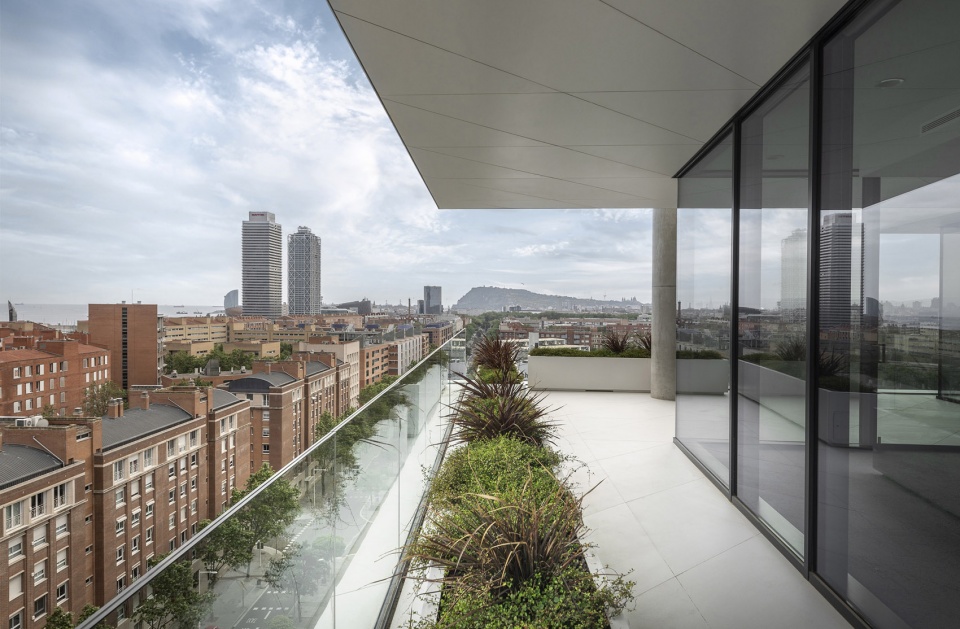 Sea Towers Office Building by GCA Architects
