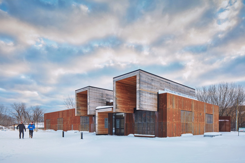 the ford calumet environmental center by valerio dewalt train
