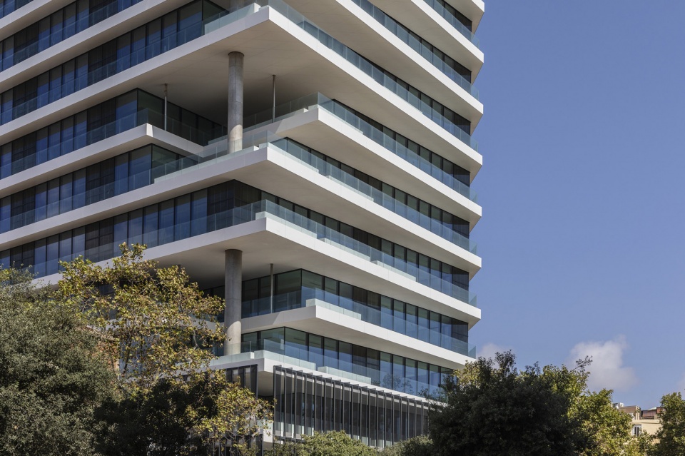 Sea Towers Office Building by GCA Architects