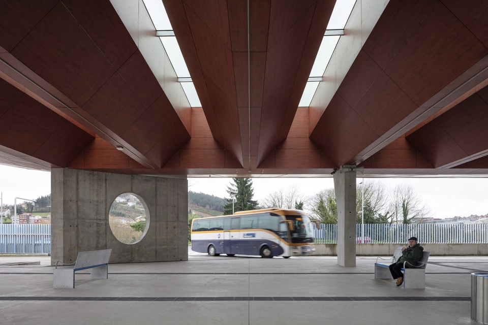 bus station integrated in the santiago de compostela intermodal station by idom