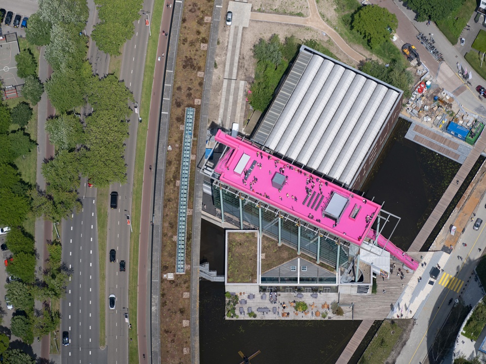 mvrdv设计的"the podium: 粉色屋顶平台"正式向公众开放