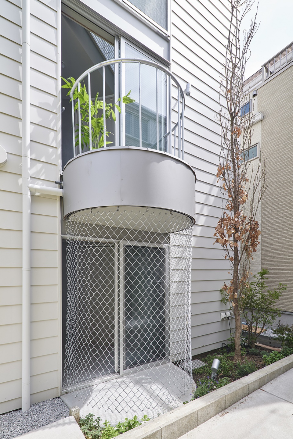 scenery scooping house by not architects studio