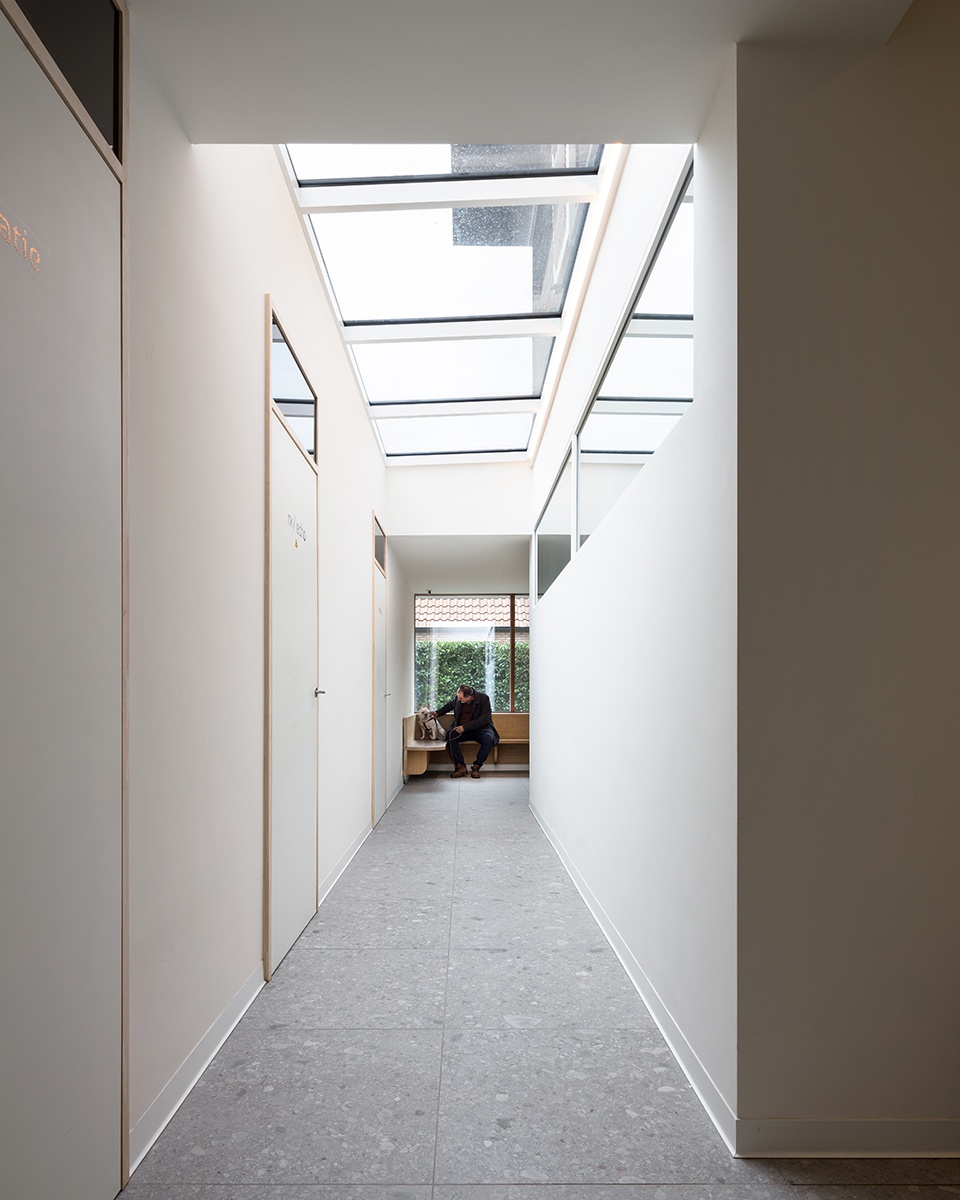 house and veterinary practice vd b by graux baeyens architecten
