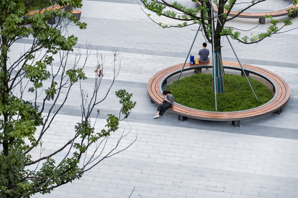 North Zone of Qianhai Shenzhen Hong Kong Youth Innovation and Entrepreneur Hub in Shenzhen by L A Design Group