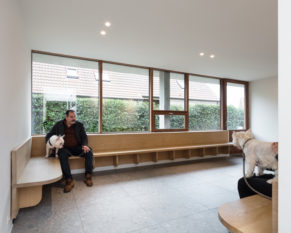 house and veterinary practice vd b by graux baeyens architecten