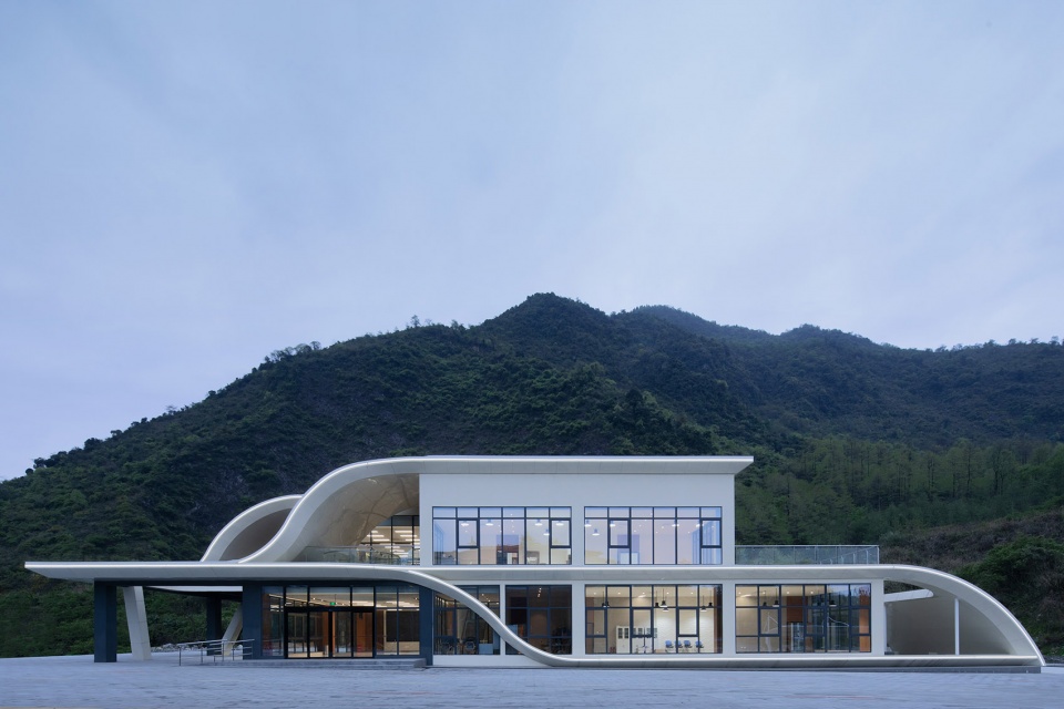 Sichuan Wisdom Expressway New Infrastructure Research Base Project Big Valley Design