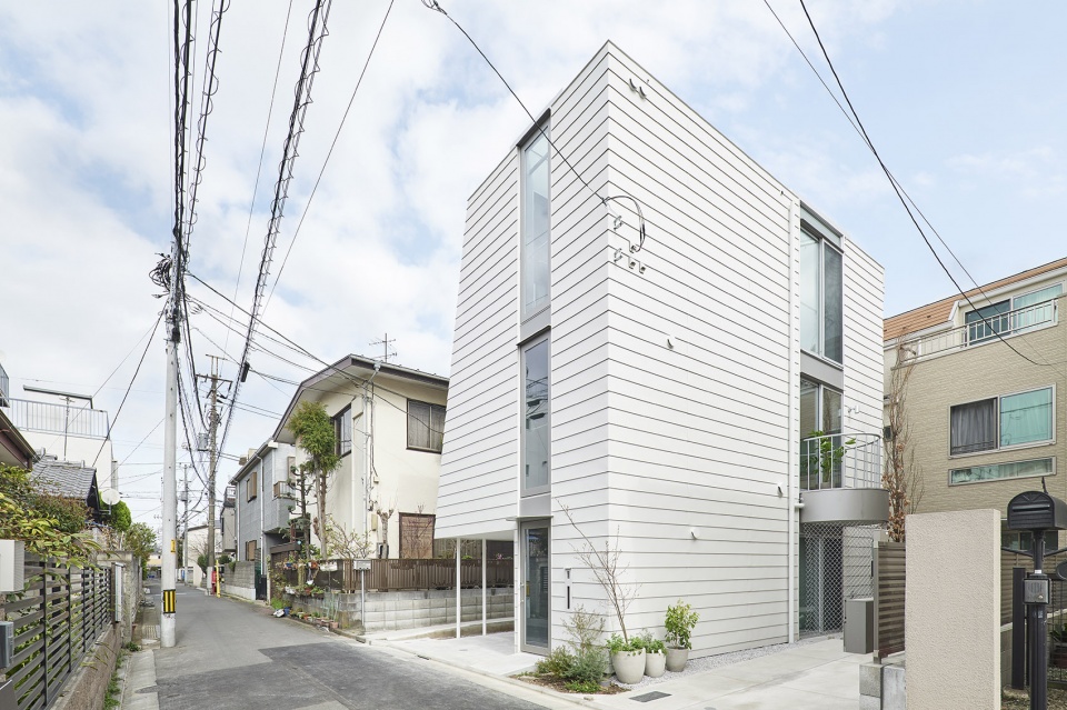 scenery scooping house by not architects studio