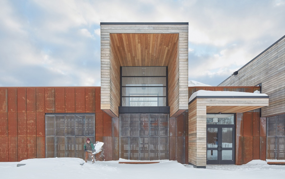 the ford calumet environmental center by valerio dewalt train