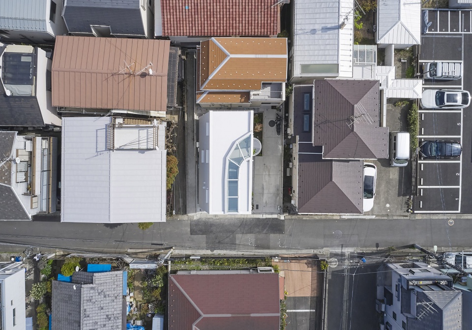 scenery scooping house by not architects studio