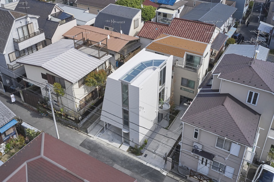 scenery scooping house by not architects studio