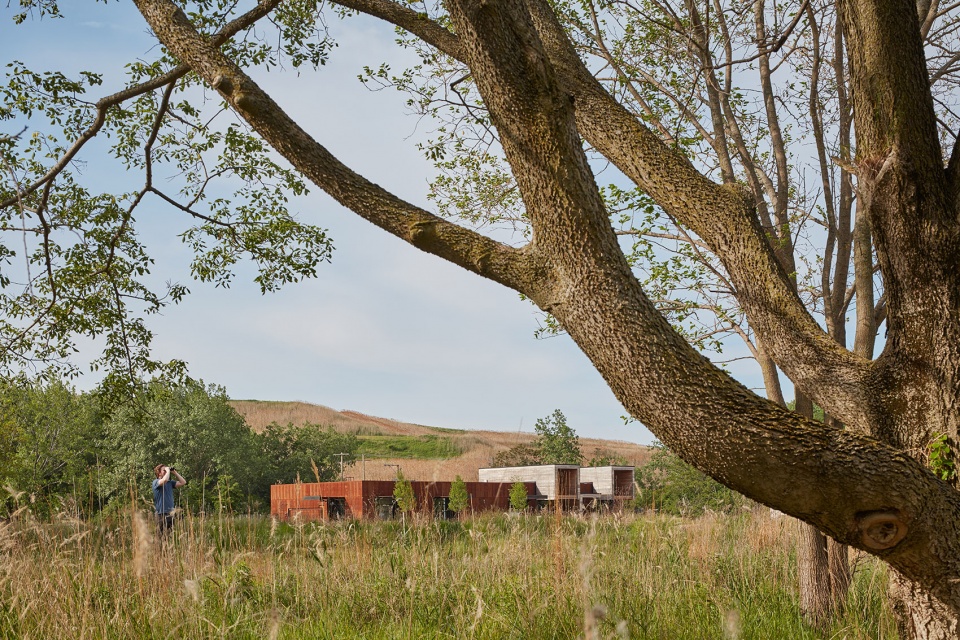 the ford calumet environmental center by valerio dewalt train