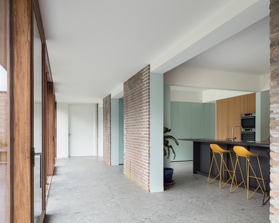house and veterinary practice vd b by graux baeyens architecten