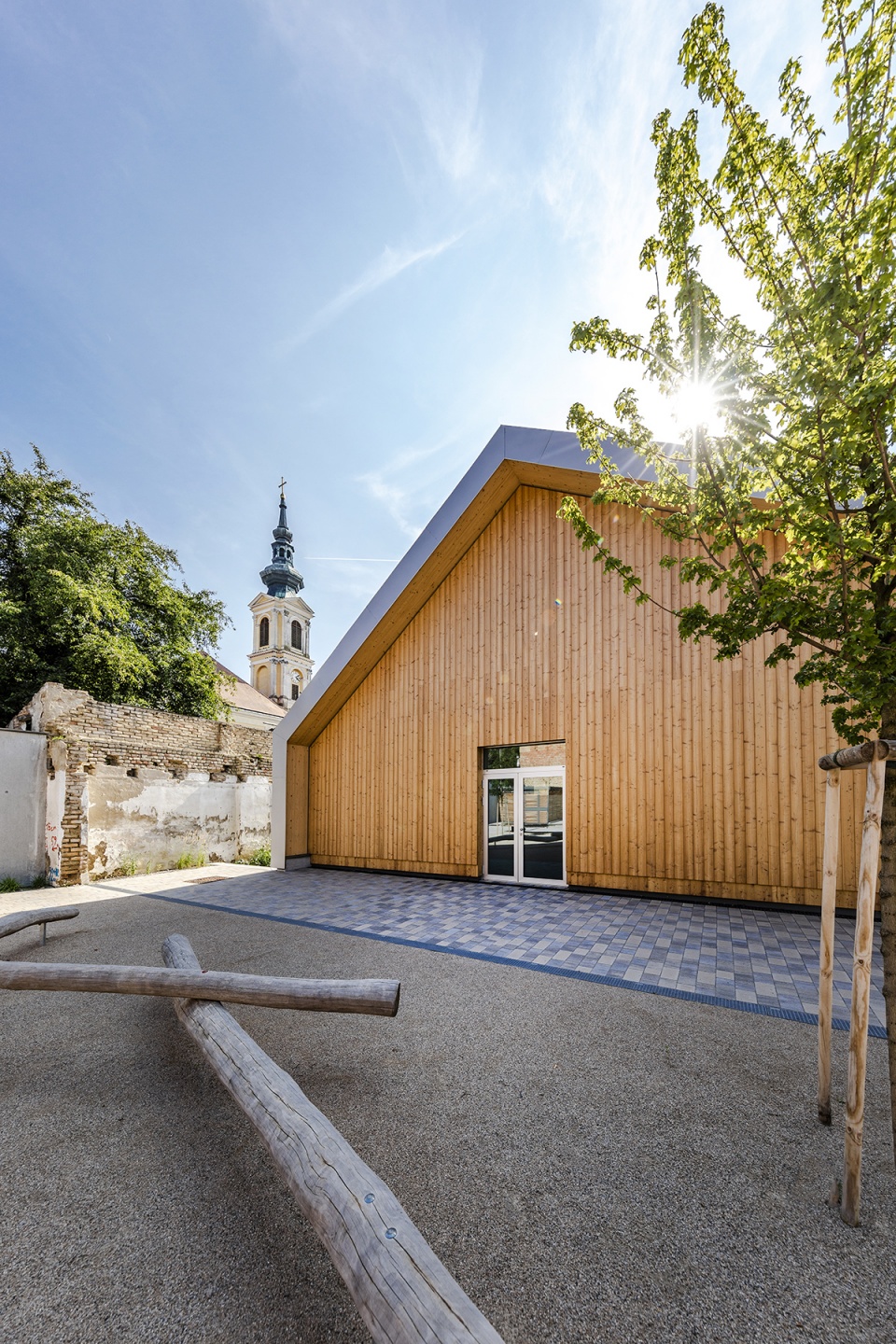 community center grosweikersdorf by smartvoll architects