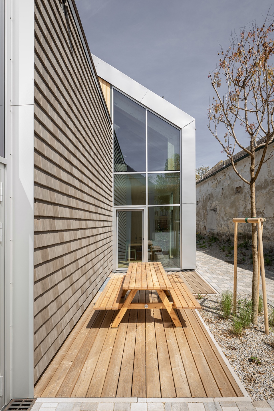 community center grosweikersdorf by smartvoll architects