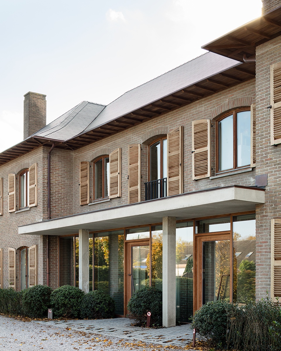 house and veterinary practice vd b by graux baeyens architecten