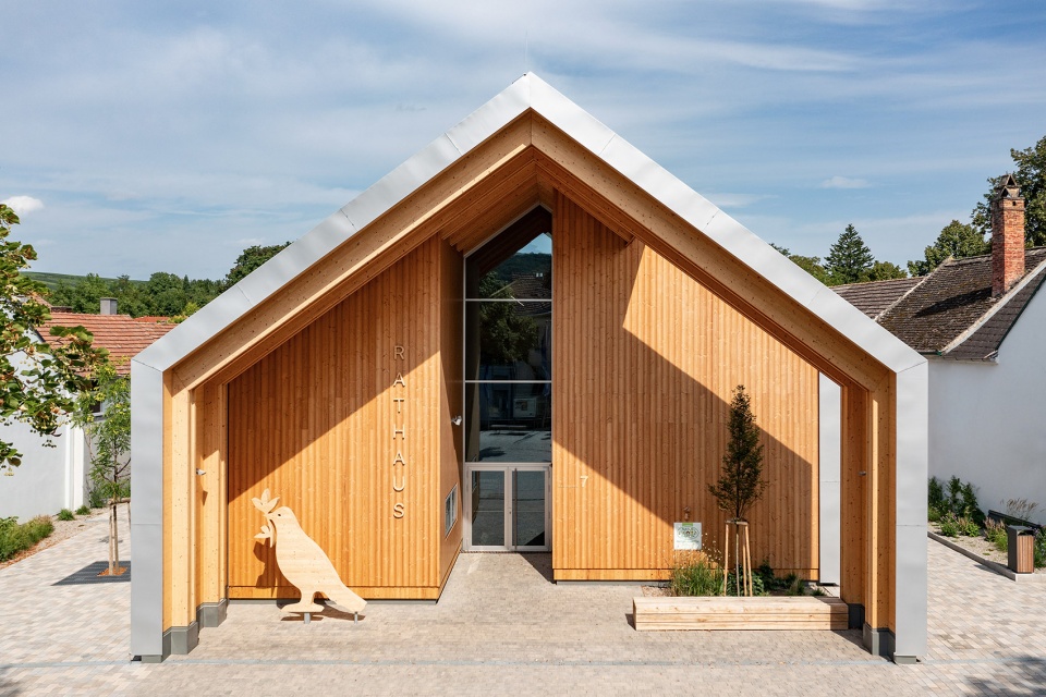 community center grosweikersdorf by smartvoll architects
