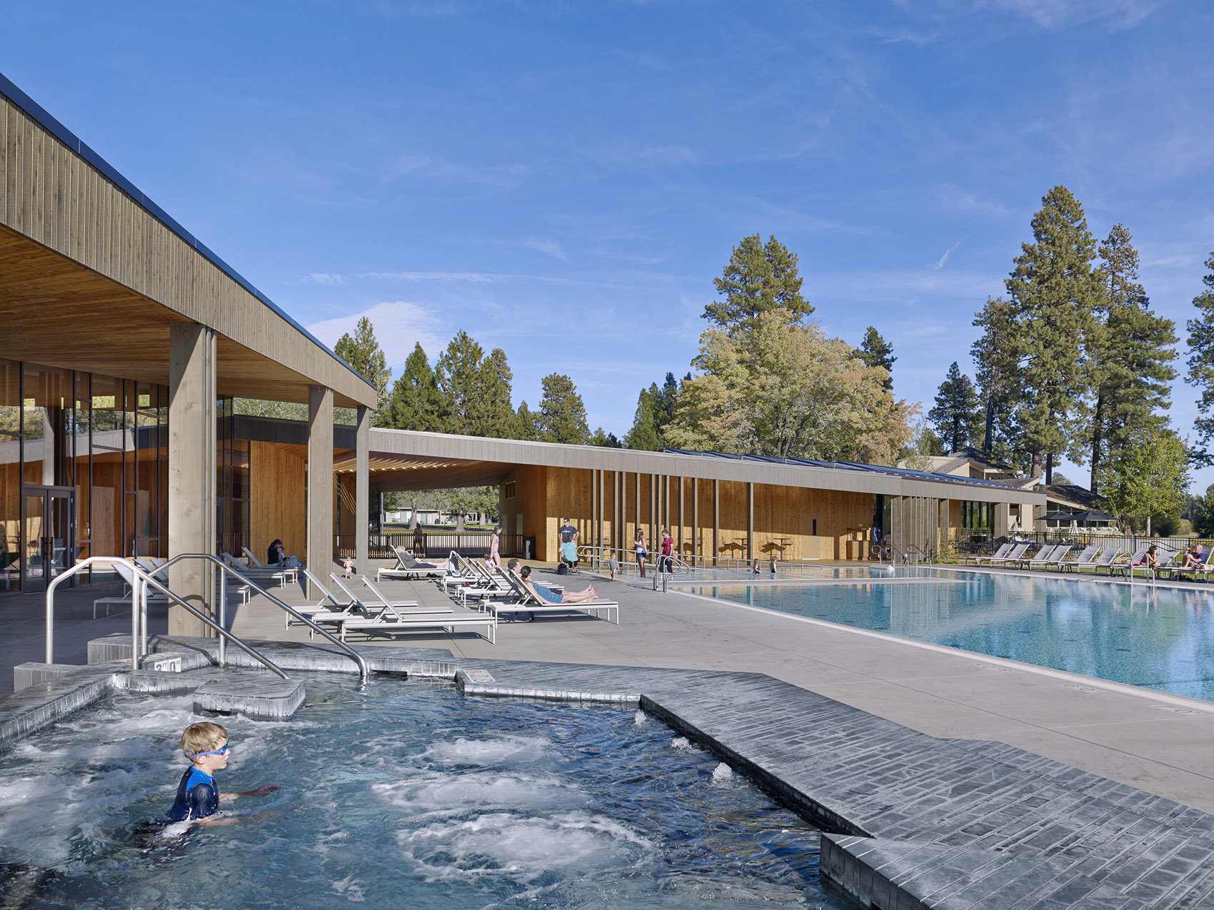 “Lakeside” at Black Butte Ranch by Hacker 谷德设计网