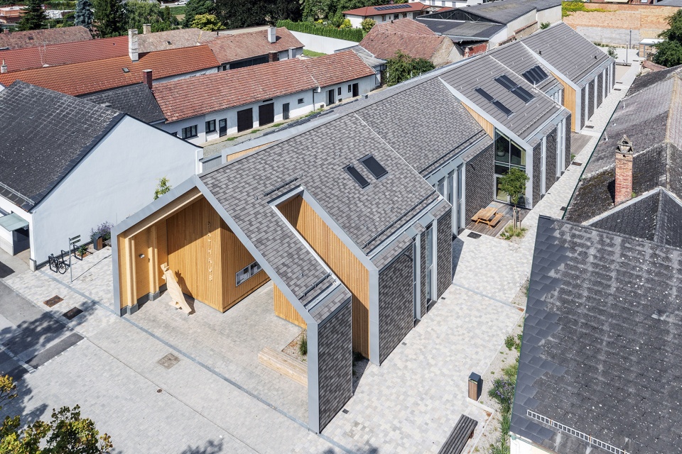 community center grosweikersdorf by smartvoll architects