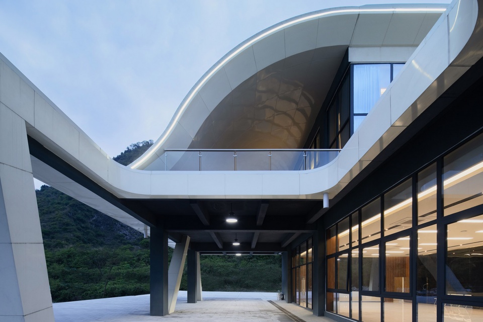 Sichuan Wisdom Expressway New Infrastructure Research Base Project Big Valley Design