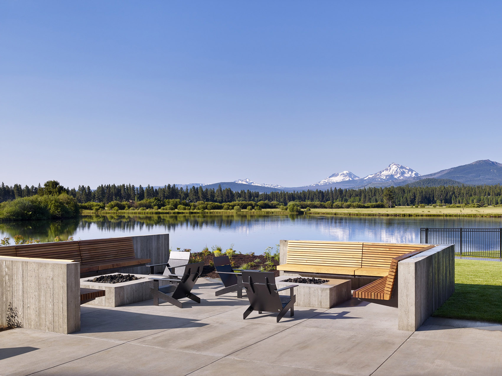 “Lakeside” at Black Butte Ranch by Hacker 谷德设计网