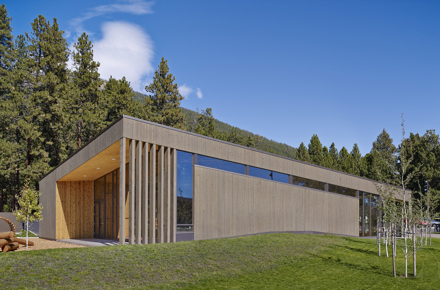 “Lakeside” at Black Butte Ranch by Hacker 谷德设计网