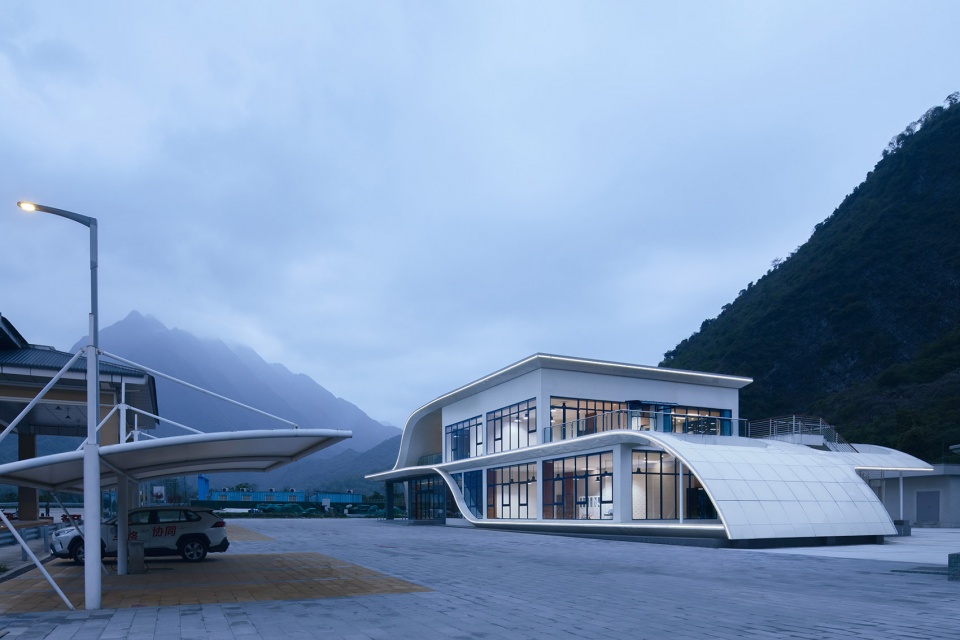 Sichuan Wisdom Expressway New Infrastructure Research Base Project Big Valley Design