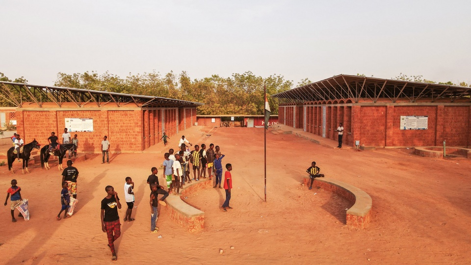College Amadou Hampate Ba Article 25