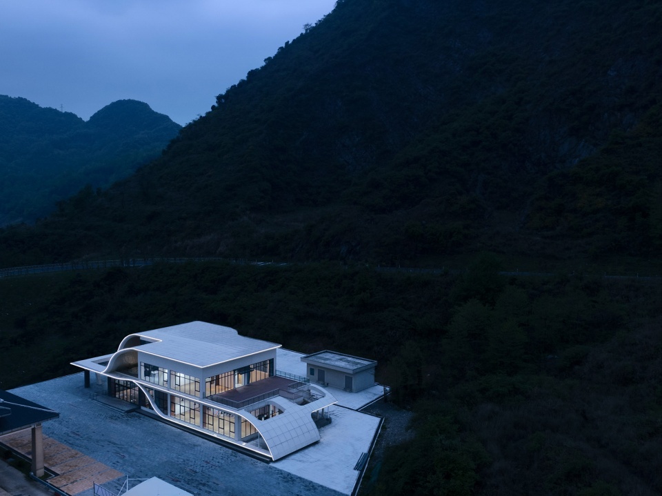 Sichuan Wisdom Expressway New Infrastructure Research Base Project Big Valley Design