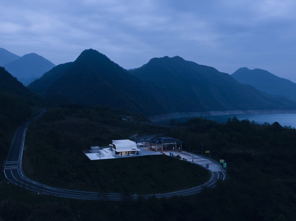 Sichuan Wisdom Expressway New Infrastructure Research Base Project Big Valley Design