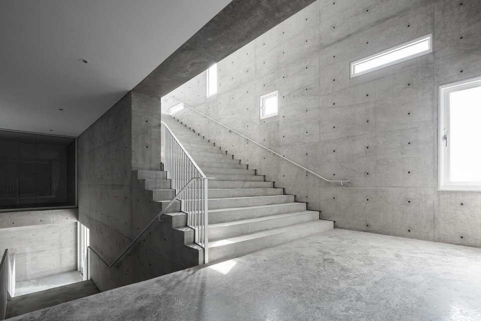 A Church Within A Fortress Behet Bondzio Lin Architekten