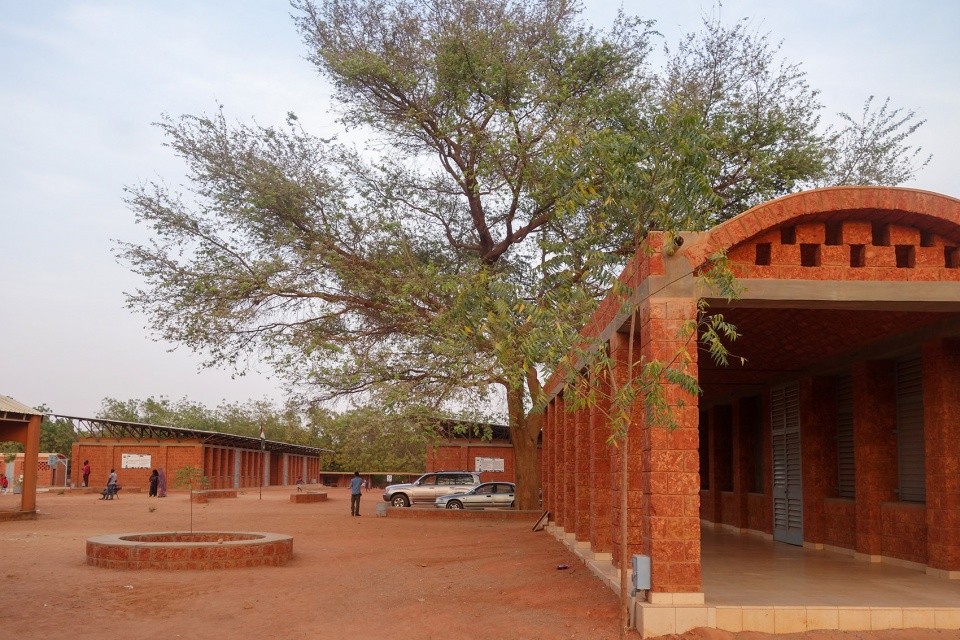 College Amadou Hampate Ba Article 25