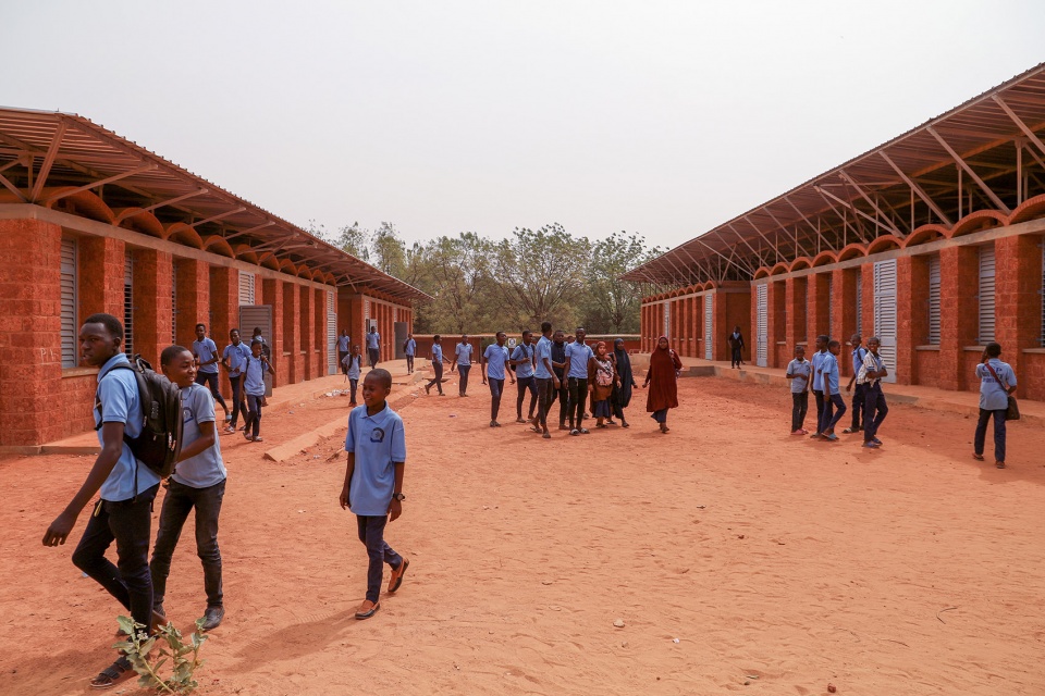 College Amadou Hampate Ba Article 25