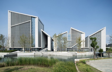 江西建设职业技术学院图文信息综合楼 / 华南理工大学建筑设计研究院有限公司 陶郅工作室