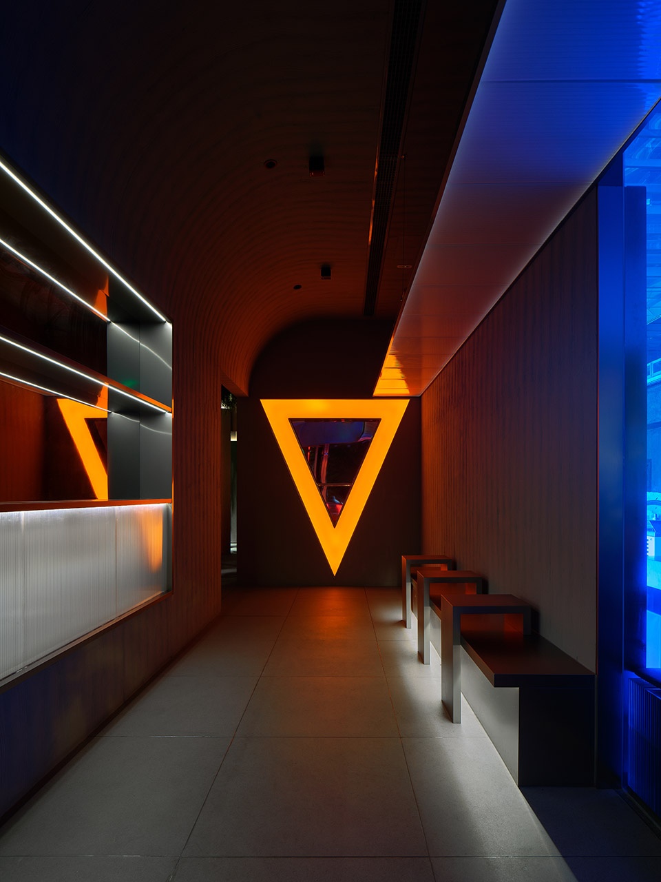 Parallel Universe 1989 Whisky Bar China by ZooCN Lab