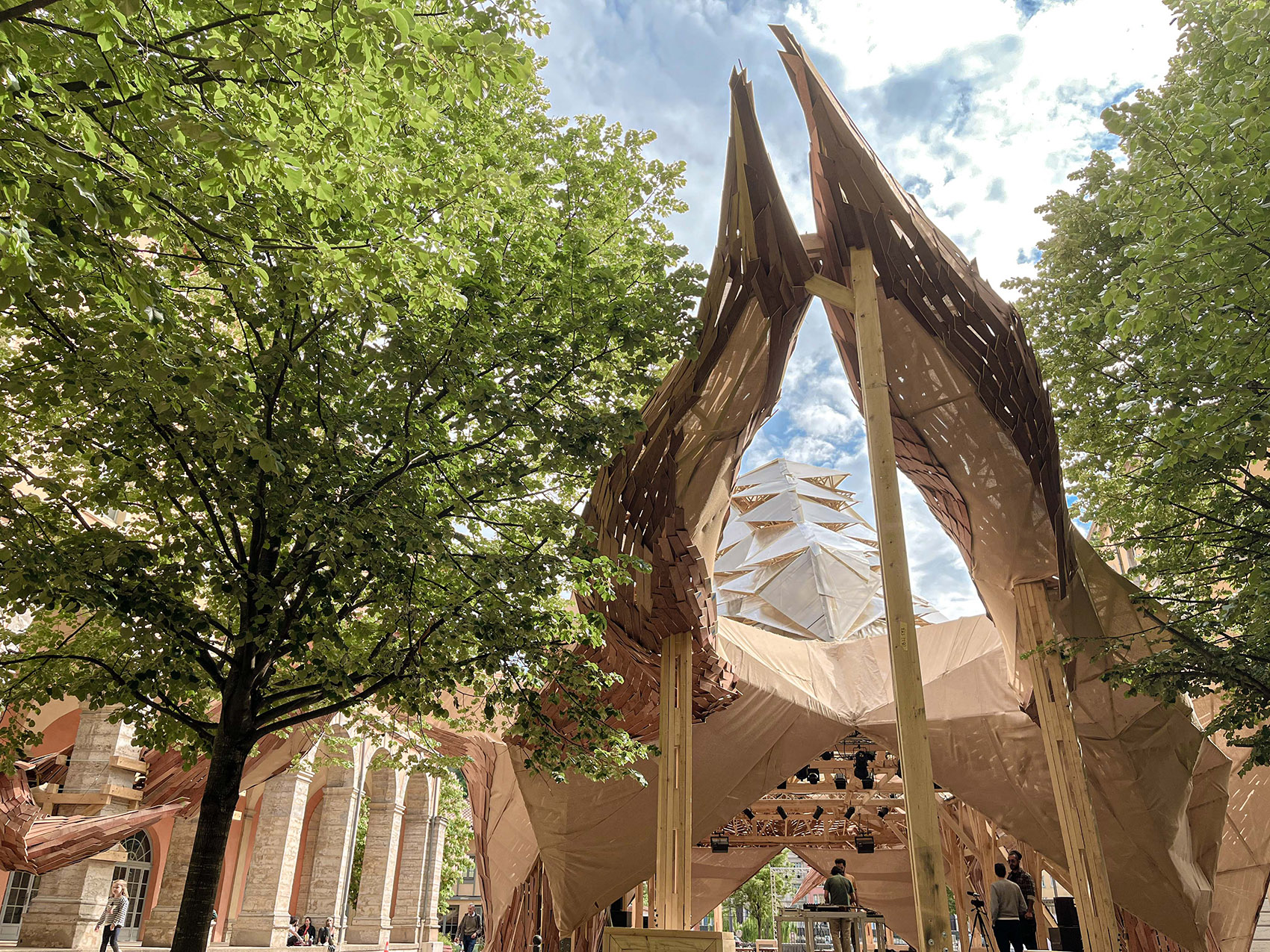 Le Kraken Installation by UV LAB