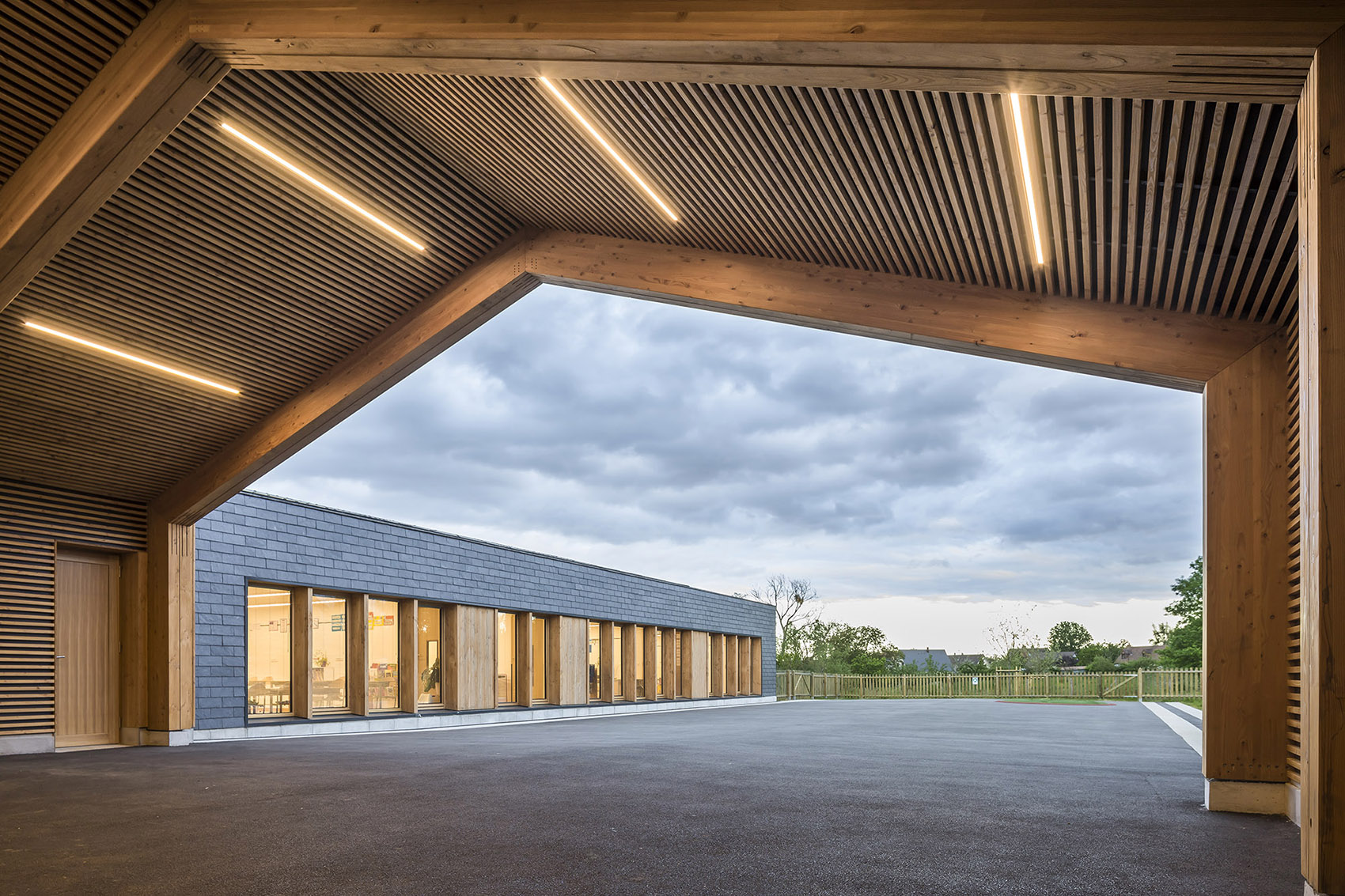 Les Coteaux FLeuris School by HEMAA Architectes 谷德设计网