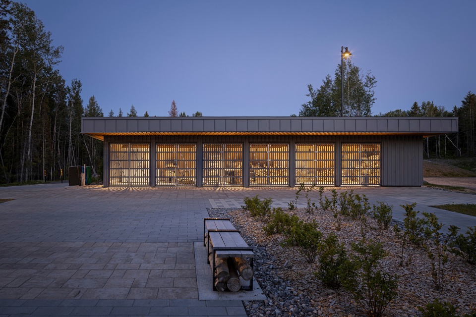 camp de touage service center by blouin tardif architectes eric painchaud architecte