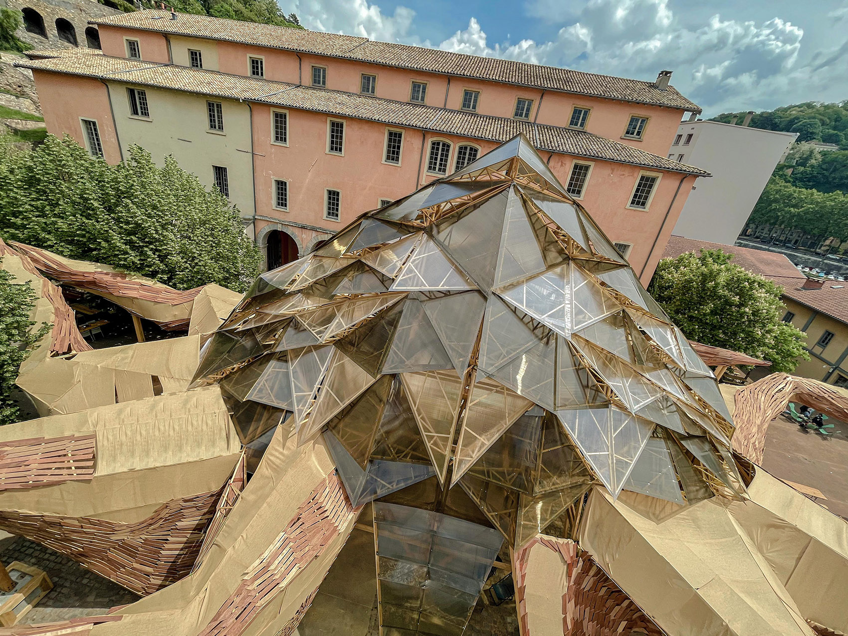 Le Kraken Installation by UV LAB