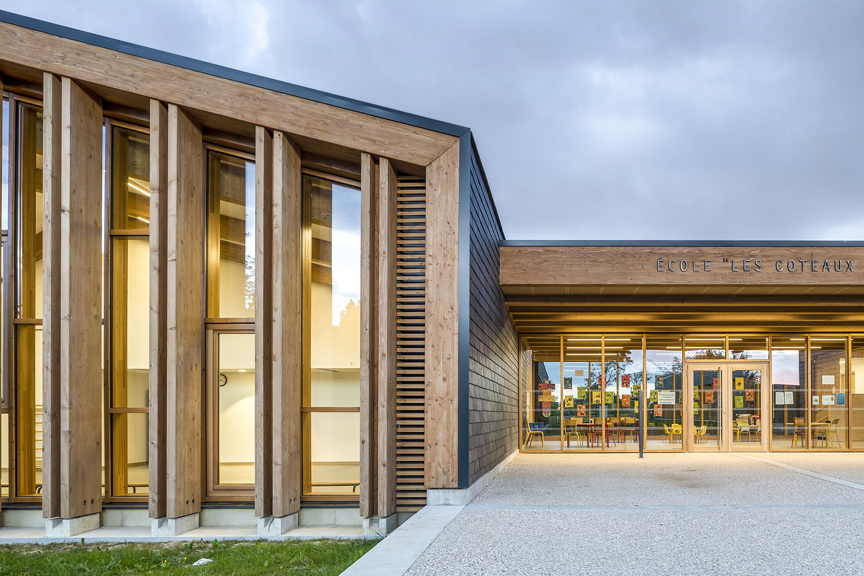Les Coteaux FLeuris School by HEMAA and Hesters Oyon