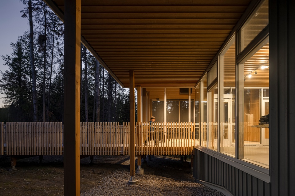 camp de touage service center by blouin tardif architectes eric painchaud architecte