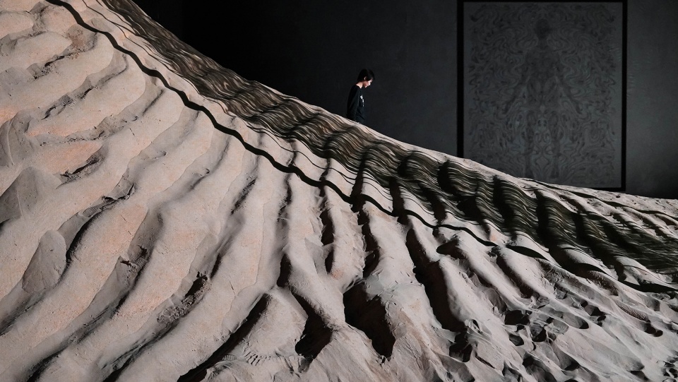 spatial design for wu jianan solo exhibition the huge sand dunes are the bed of the sea china by pills architects