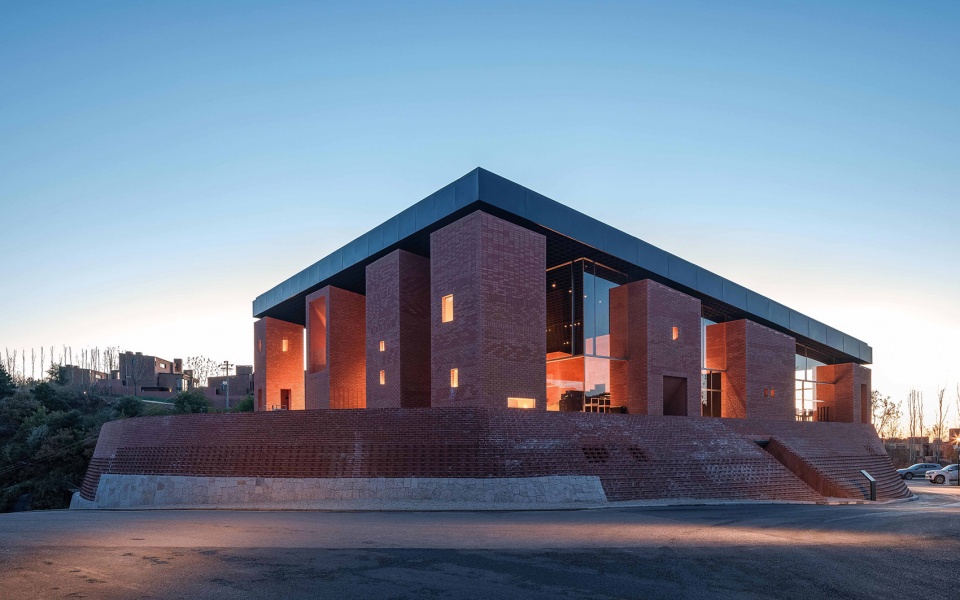 Art Center of Aranya Jinshanling by Atelier Archmixing