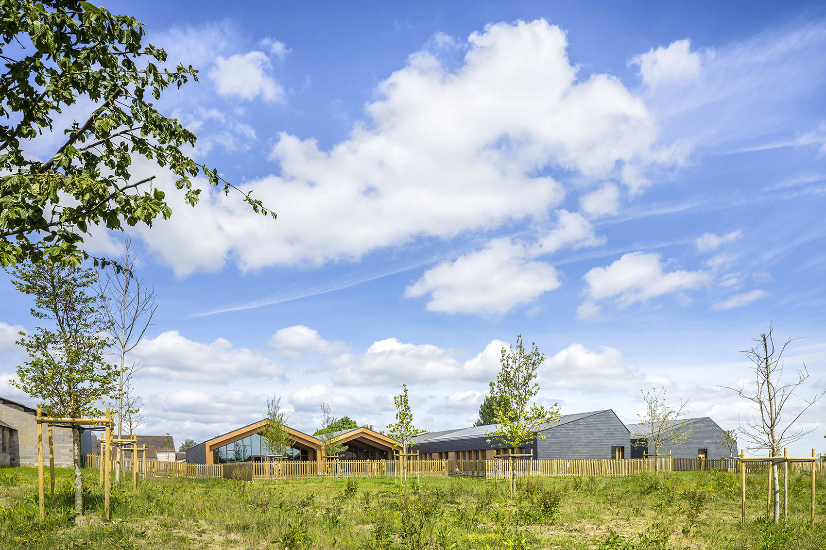 Les Coteaux FLeuris School by HEMAA Architectes 谷德设计网