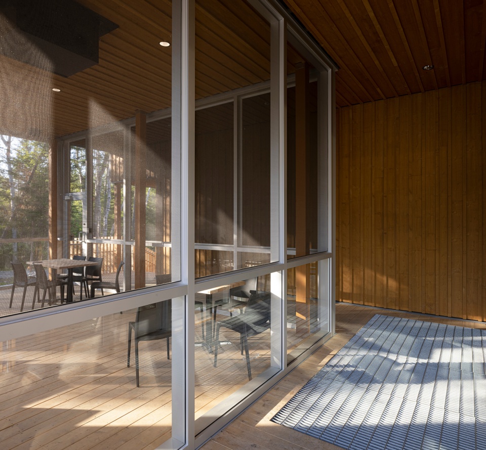 camp de touage service center by blouin tardif architectes eric painchaud architecte