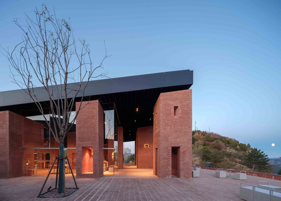 Art Center of Aranya Jinshanling by Atelier Archmixing