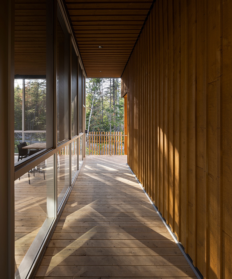 camp de touage service center by blouin tardif architectes eric painchaud architecte