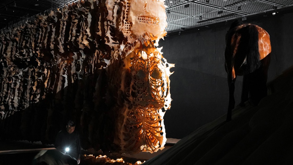 spatial design for wu jianan solo exhibition the huge sand dunes are the bed of the sea china by pills architects