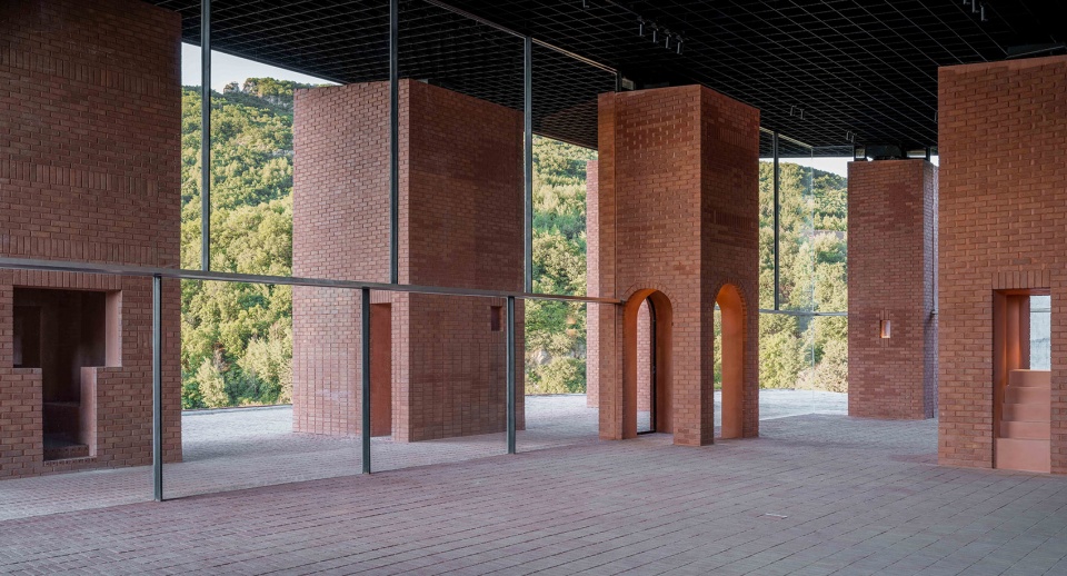 Art Center of Aranya Jinshanling by Atelier Archmixing