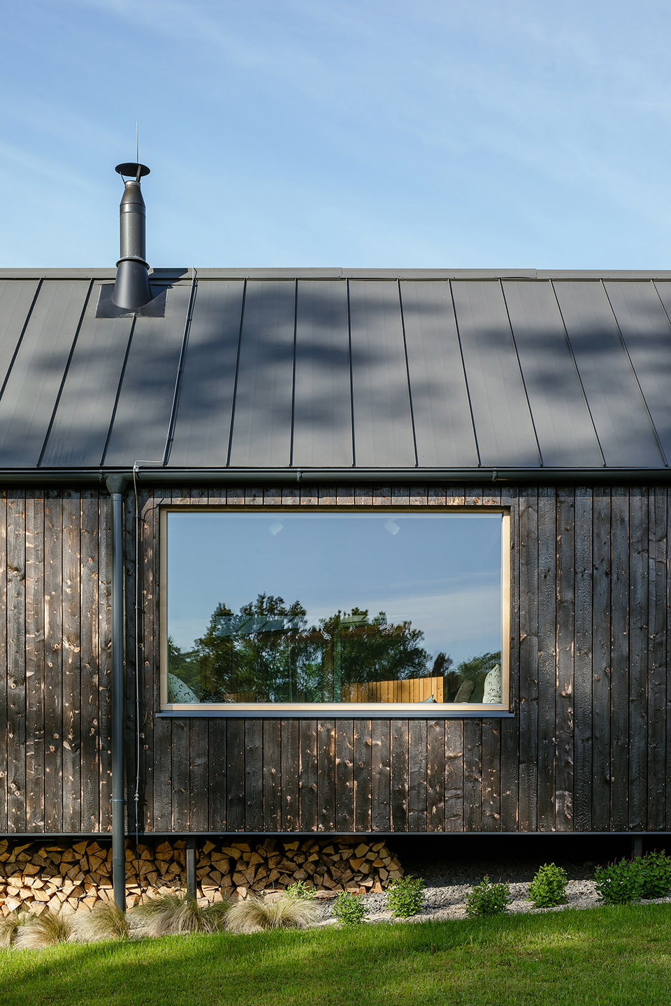 House with Inlaw Suite by KLAR 谷德设计网