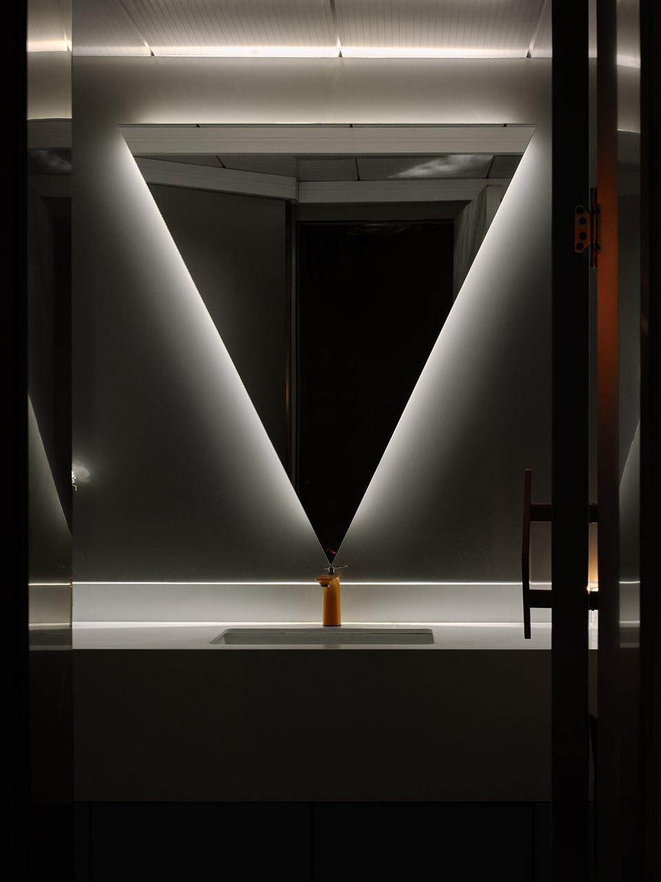 Parallel Universe 1989 Whisky Bar China by ZooCN Lab